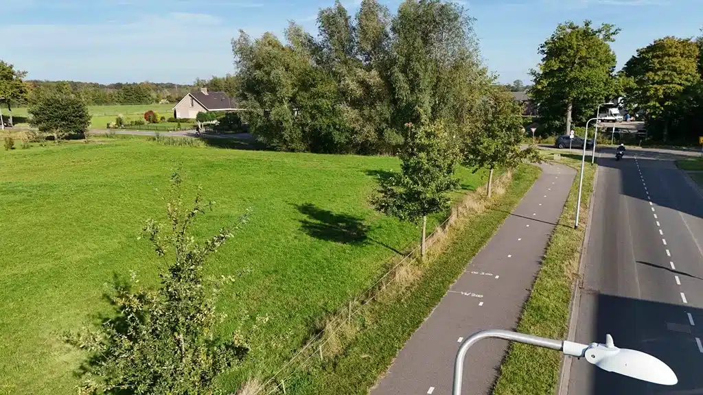 Groene omgeving en straatbeeld van Hamersveldseweg Leusden