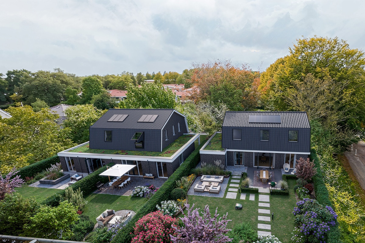 Moderne villa’s met groene tuinen en dakterras in rustige woonwijk